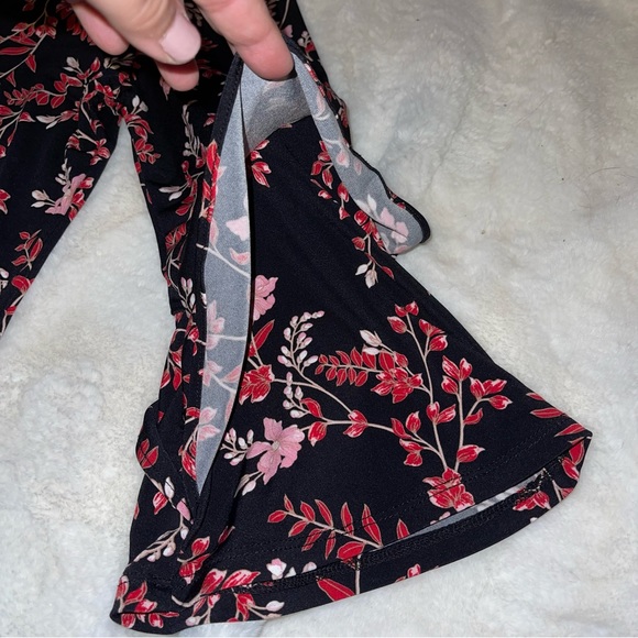 Liz Claiborne Floral Blouse - Picture 4 of 9